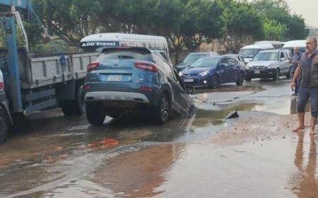 انهيار طريق وسقوط سيارات