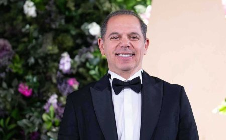 رامي إمام يحيي الكلاسيكيات: حلم عمل تاريخي وإعادة "البحث عن فضيحة"