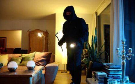 سرق شقتها ونام فيها