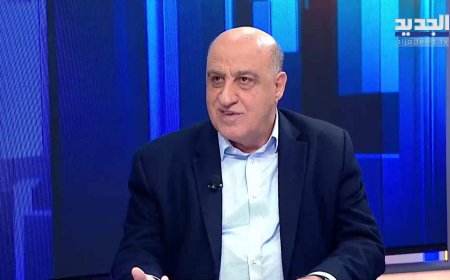 رئيس "اليونيفل" يكرم الاعلامي سلطان سليمان