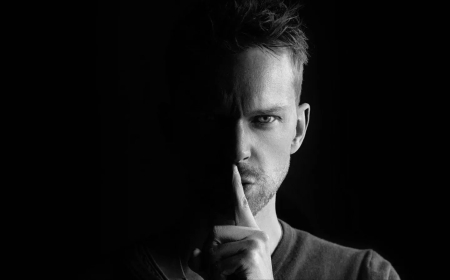 5 إشارات خطيرة تكشف الرجل النرجسي… هل صادفت أحدهم دون أن تدري؟