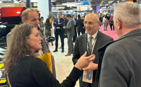 وزير الداخلية جال في معرض Milipol في باريس بدعوة من نظيره الفرنسي