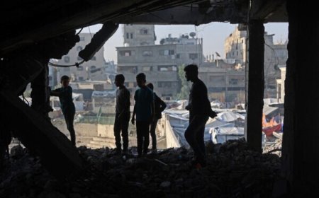 "الأزمة تتفاقم في غزة: جوع بلا مال وبضائع لا يستطيع الأهالي شرائها رغم وقف إطلاق النار"