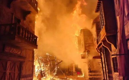 بالفيديو ليلة سوداء في "مدينة النويلاتي": حريق متعمّد يهزّ موقع التصوير!!