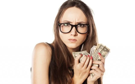 هل يمكن أن تُدمّر المرأة عائلتها… فقط لأنها تخاف إنفاق المال؟ قصص لا تُصدق!