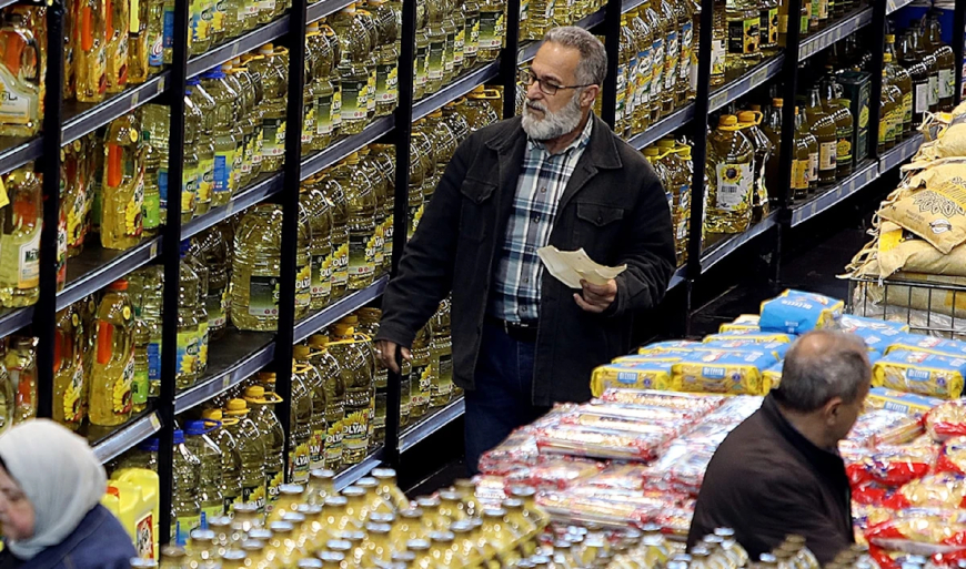 الغلاء يقلص السلّة الغذائية للعائلات في لبنان