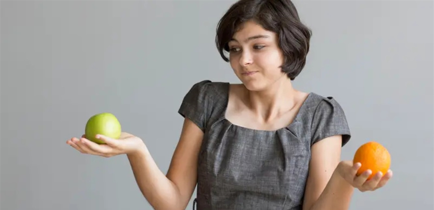 بين التفاح والليمون.. ما الأفضل للصحة؟
