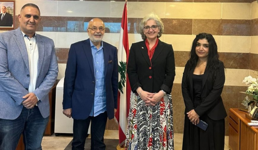 نضال لأجل الإنسان عرضت لحماية الأطفال من مواقع التواصل مع وزيرة التربية