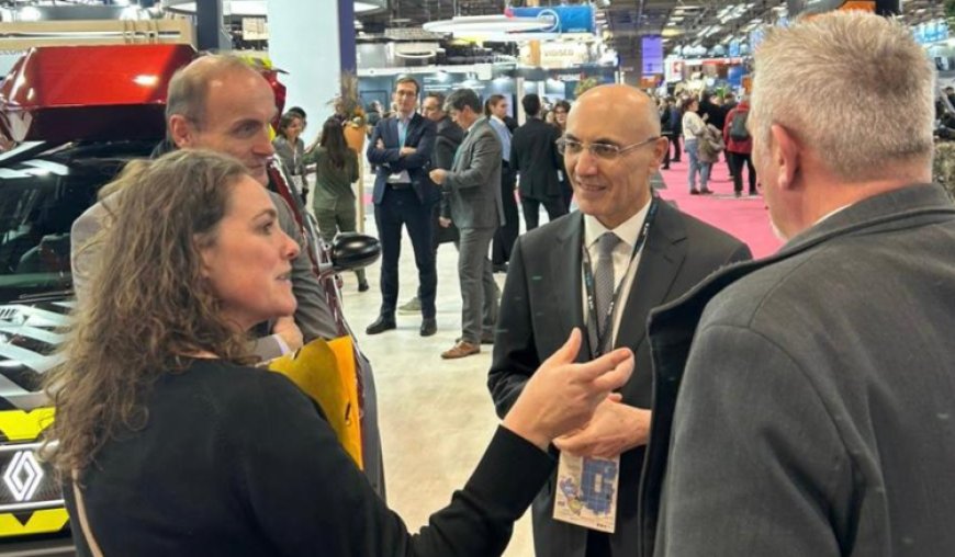 وزير الداخلية جال في معرض Milipol في باريس بدعوة من نظيره الفرنسي