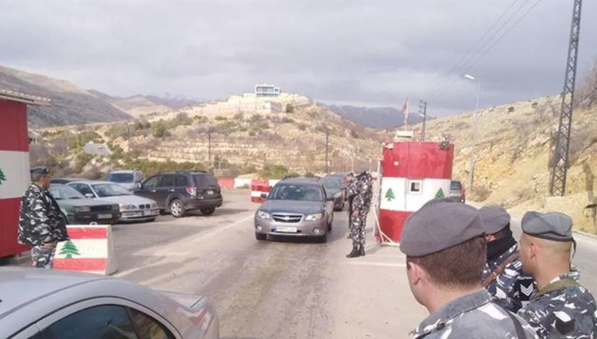 ماذا حصل على حاجز ضهر البيدر بين عنصر من "الحزب" والجيش؟