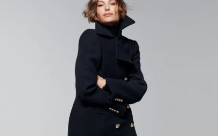 المعطف ذو الياقة العالية… نجم موضة شتاء 2025 – 2026