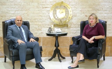 المدير العام للدفاع المدني تسلم هبتين من سفيرة بولندا