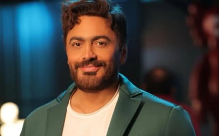 بالفيديو تامر حسني يظهر متعبًا في المسجد ...