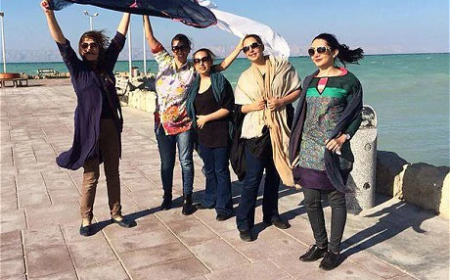 نساء بلا حجاب في ايران.. وغضب