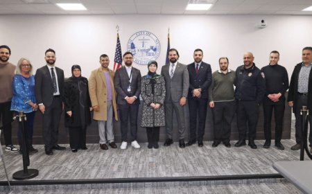 عناية عز الدين التقت رئيسي بلديتين في أميركا