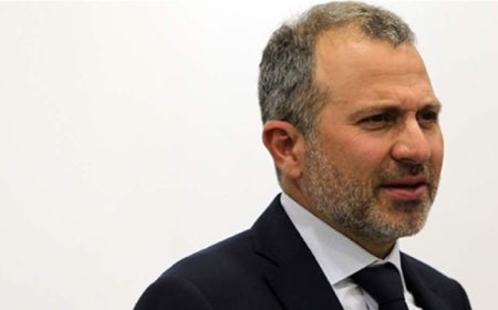 باسيل: بين دعوة البابا اللبنانيين للسلام والعيش معًا وبين تهديد جعجع بقطع الرؤوس أيها اللبنانيون ماذا تختارون؟