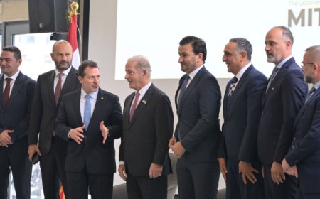 وزارة الدولة لشؤون التكنولوجيا والذكاء الاصطناعي وقعت مذكرة تفاهم مع Oracle بحضور السفير الأميركي