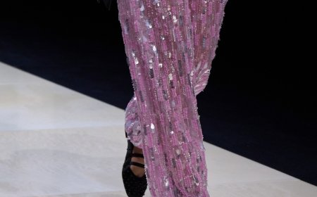 أحذية الباليه المدبوغة تتصدّر شتاء 2026…