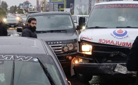 حادث سير بين 4 سيارات من بينها سيارة إسعاف في شرق صور