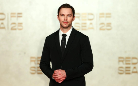 نيكولاس هولت يكشف أسرار نضجه الفني في مهرجان البحر الأحمر السينمائي