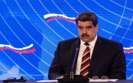 الرئيس الفنزويلي: نطالب بإنهاء التدخل غير القانوني والعنيف للولايات المتحدة