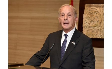 هل زلّ لسانه..؟ عيسى: لا علاقة بين المفاوضات والضربات الإسرائيلية!؟