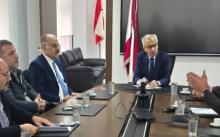 عبدالله زار ووفدا من بلدية داريا وزير الاقتصاد