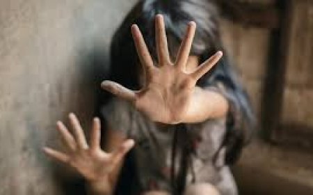 استدرج قاصر إلى منزله ومارس معها أعمال منافية للحشمة.. ابن الـ 55 بقبضة الأمن