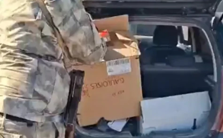 مداهمات لـ الجمارك في صيدا.. وضبط ألبسة ودخان