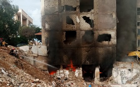 تواصل اخماد حريق داخل مبنى سكني في حارة حريك