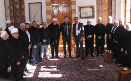 جنبلاط يلتقي وفدين من الجبهة الديمقراطية لتحرير فلسطين والمجلس الإسلامي العلوي ووفودا شعبية وبلدية