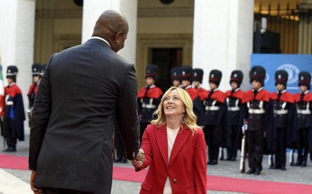 الطول والقصر.. يخطف أنظار القمة الايطالية الموزمبقية