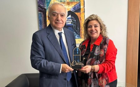 سلامة عرض مع مديرة الابحاث العربية في اليسوعية شؤونا تربوية