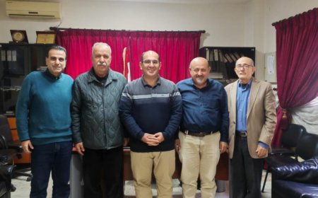 نائب رئيس الاتحاد العمالي زار مع وفد نقابي مدير كلية العلوم الاقتصادية 5