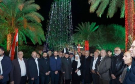إضاءة مستديرة جامع الحريري على مدخل صيدا الشمالي بزينة الأعياد