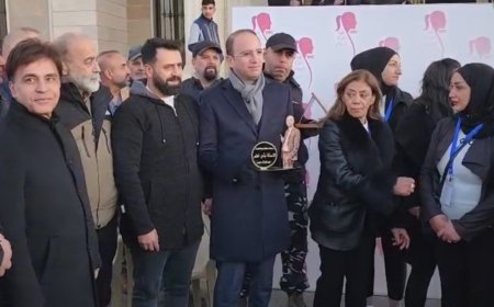 دورس تحتفل بعيد الميلاد