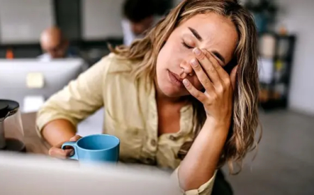 ماذا كشفت دراسة عن تأثير القهوة والشاي على عظام النساء؟