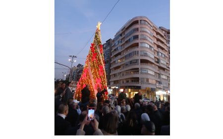 بحضور وزراء ونواب.. طرابلس تضيء شجرة الميلاد