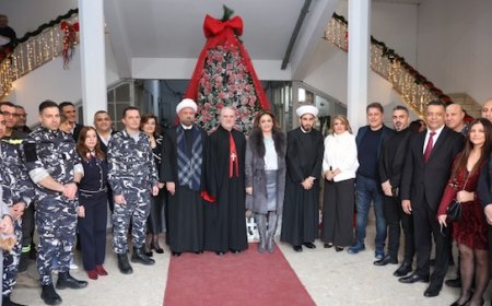 قائمقام جبيل أضاءت شجرة الميلاد في السرايا: الاوطان لا تبنى بالقوة وحدها بل بالارادة المشتركة والاحترام المتبادل