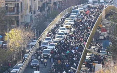 "الموساد" للإيرانيين: "انزلوا إلى الشوارع