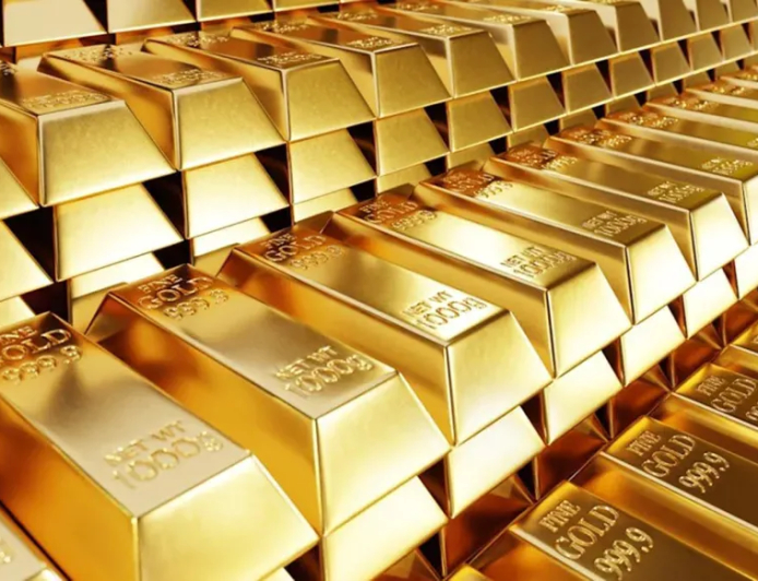 رقم صادم وتاريخي.. سعر اونصة الذهب يتخطى الـ 4 الاف دولار