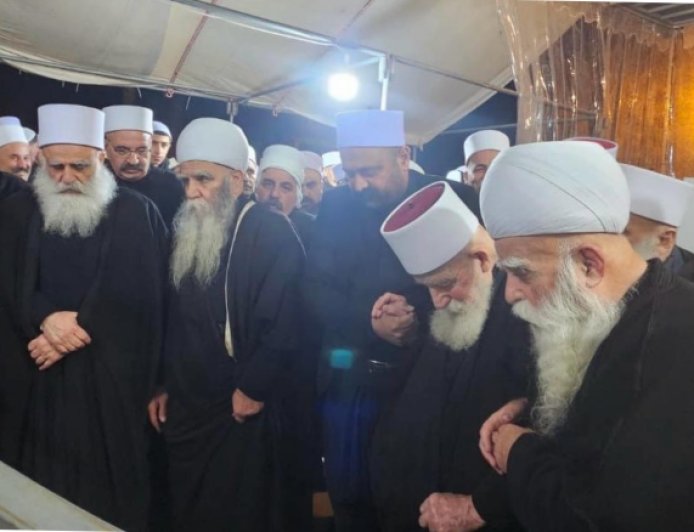 شيخ العقل مهنئاً بالأعياد: للتطلع بأمل ورجاء  من أجل قيام وطننا من كبوته