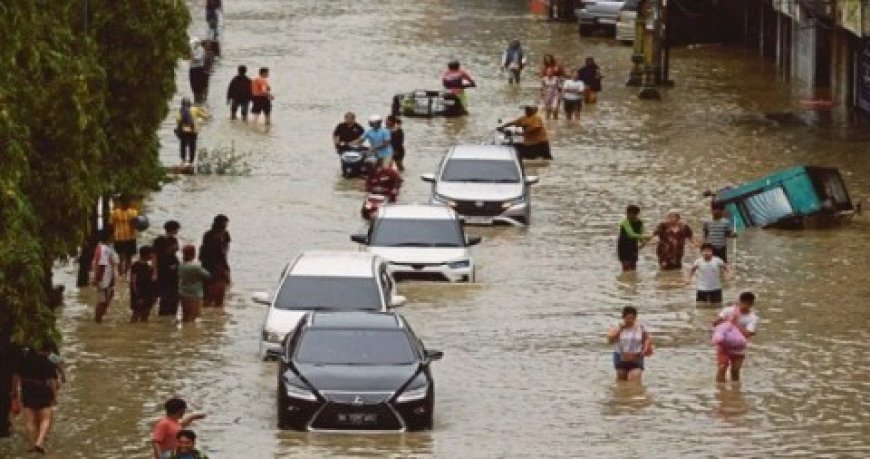 ارتفاع كبير بعدد ضحايا الفيضانات في اندونيسيا