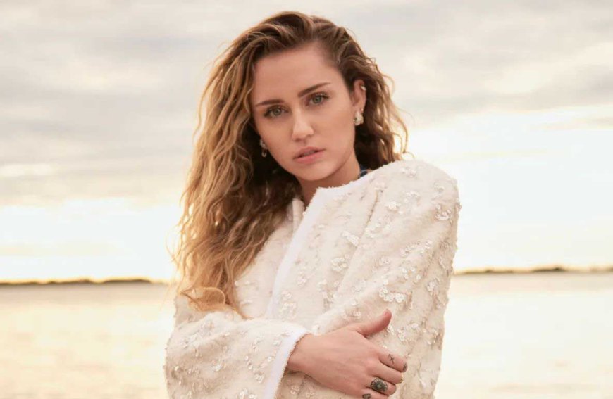 هل أعلنت خطوبتها سرًا؟