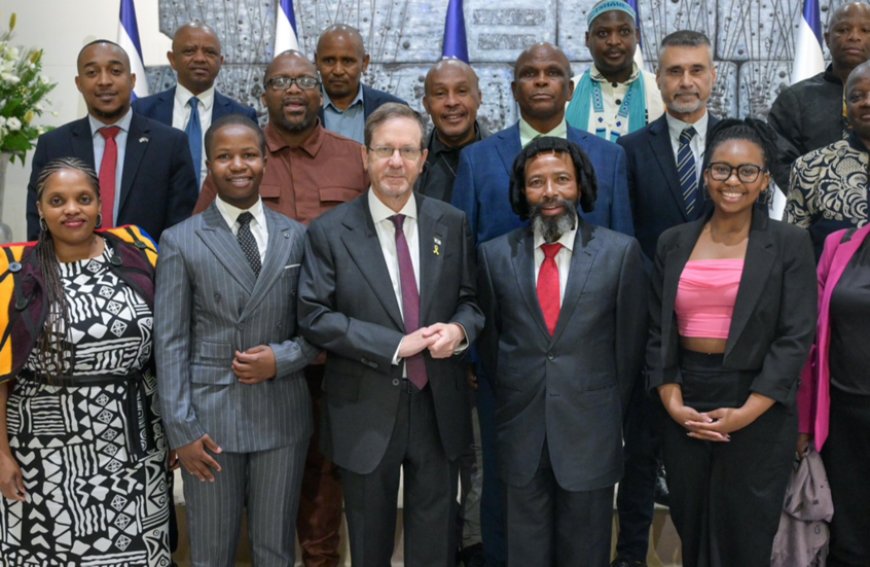 ملك يزور اسرائيل ويدعمها علنا