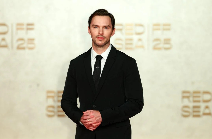 نيكولاس هولت يكشف أسرار نضجه الفني في مهرجان البحر الأحمر السينمائي