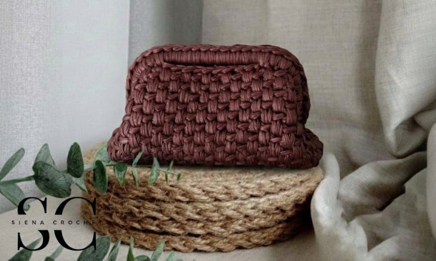 البرغندي يخطف الأضواء: حقائب شتاء 2026 بلون الفخامة الجريء!