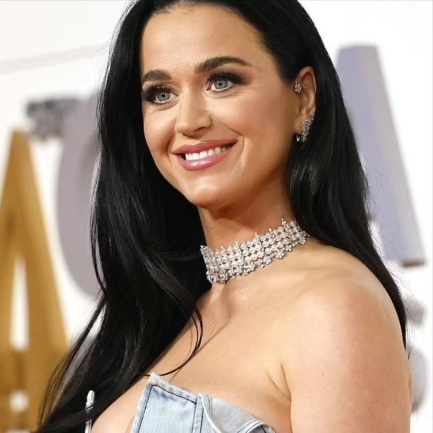 كاتي بيري في الاهرامات..