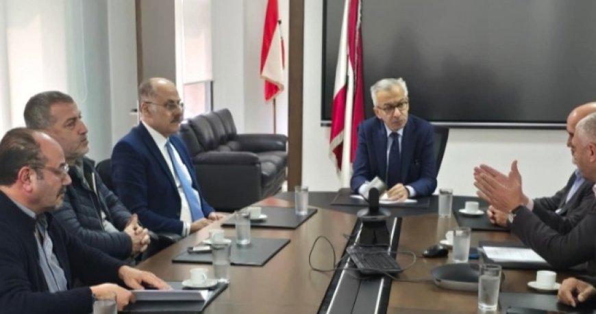 عبدالله زار ووفدا من بلدية داريا وزير الاقتصاد