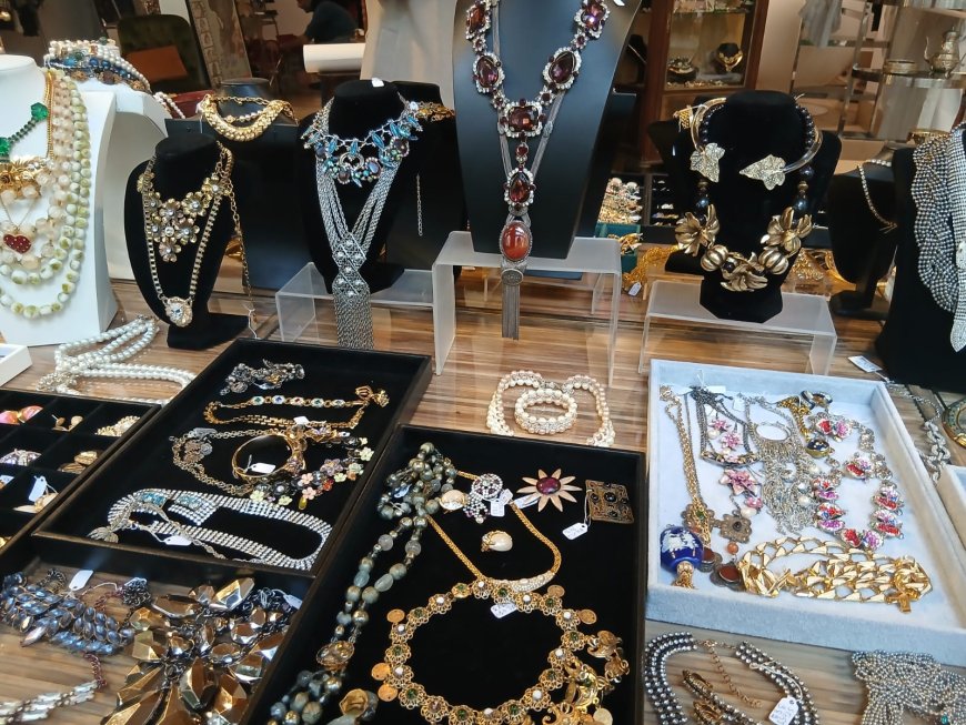 «أرشيف»… حين تفتح الجميزة خزائن الذاكرة البيروتية